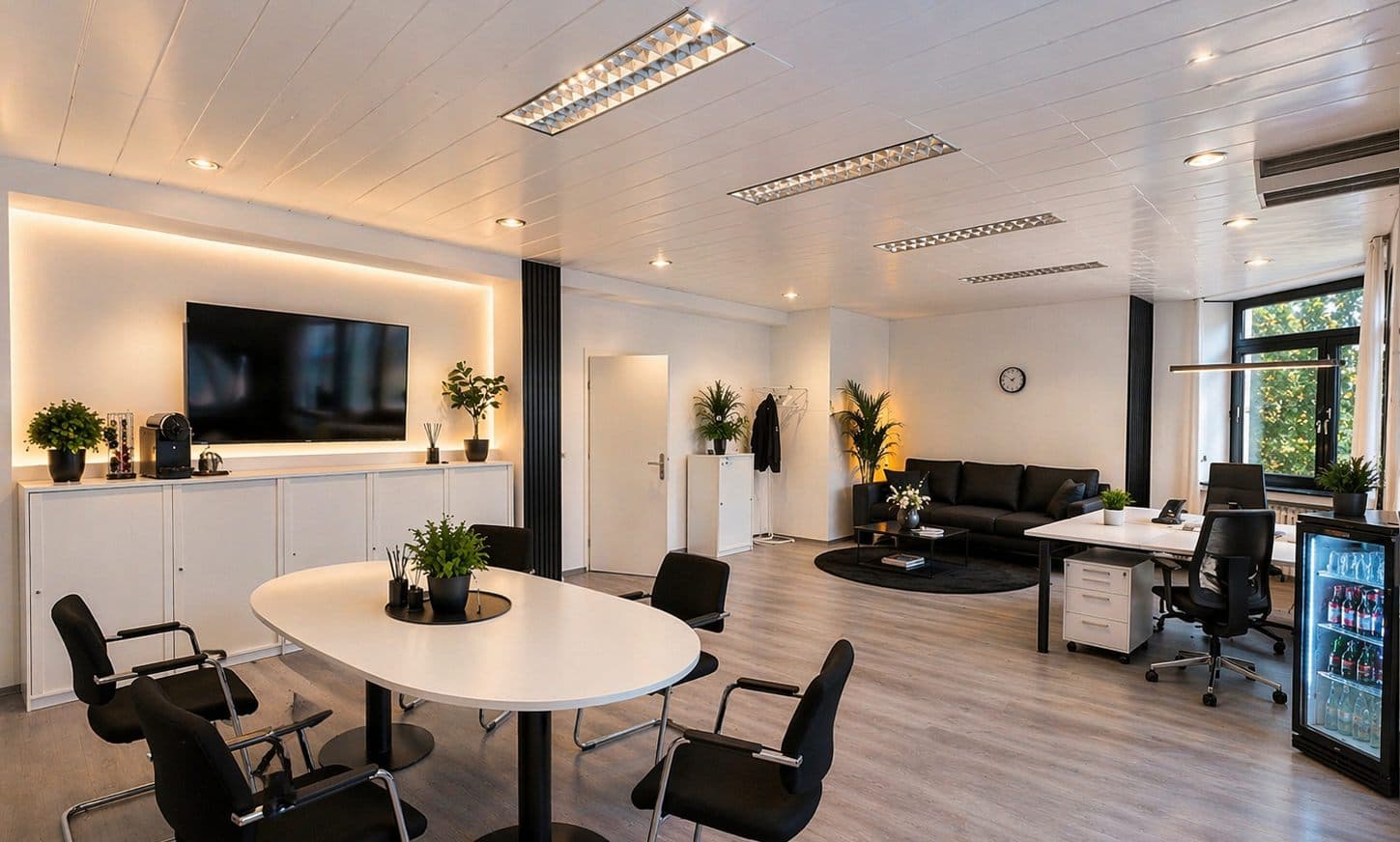 Heller Lounge- und Meetingbereich Hannover